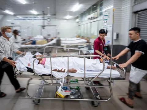 Đêm mùng 3 Tết 'nghẹt thở' tại khoa Cấp cứu Chợ Rẫy
