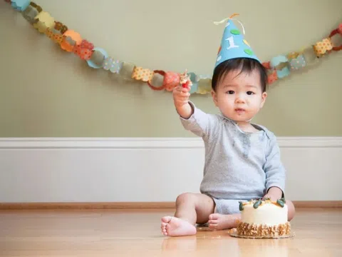 Trẻ sơ sinh cần chất gì để kích thích chiều cao?