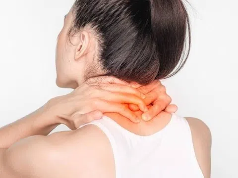 Đau cổ vai gáy khi ngủ dậy phải làm sao?