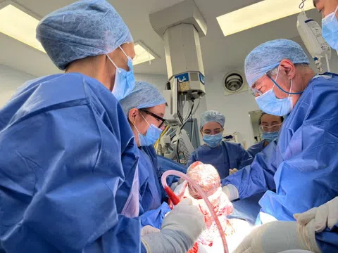 Đứa trẻ đầu tiên ở Anh ra đời từ tử cung hiến của người đã mất