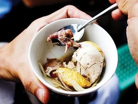 Mẹ bầu ăn trứng vịt lộn, con có nhanh to không?