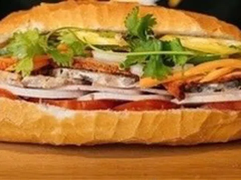 Số ca nghi ngộ độc sau khi ăn bánh mì ở TP.HCM tăng lên 22 người