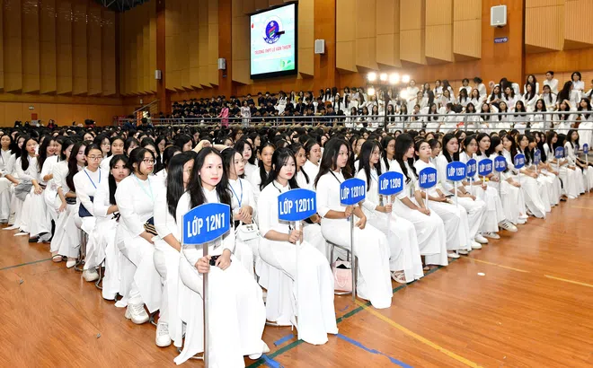 Trường THPT Lê Văn Thiêm (Hà Nội): Khai giảng năm học mới đầy phấn khởi và hy vọng