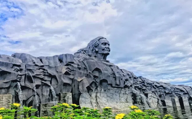 NSƯT Hương Giang tới Quảng Nam thể hiện ca khúc “Đất Nước” gửi lời tri ân sâu sắc của thế hệ trẻ tới các mẹ Việt Nam Anh hùng!