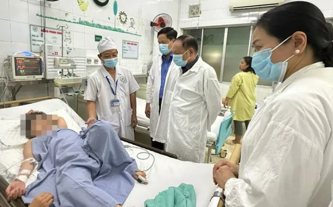 Bé trai 6 tuổi phải lọc máu nghi ngộ độc bánh mì ở Đồng Nai