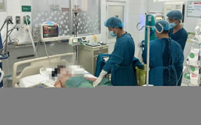 Bé trai trong vụ ngộ độc bánh mì ở Đồng Nai đã tử vong