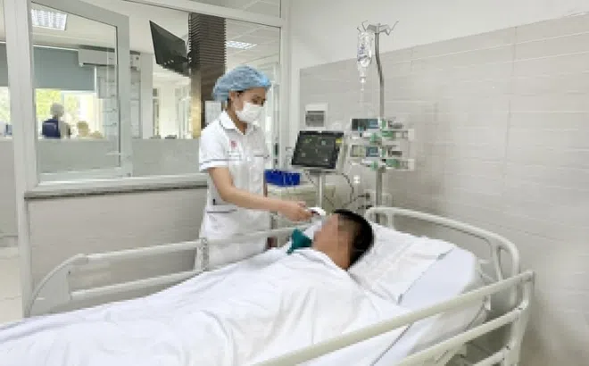 Nhập viện sau khi ăn bánh cuốn