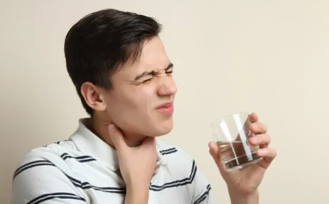 Dấu hiệu khi ăn uống cảnh báo bệnh ung thư nguy hiểm