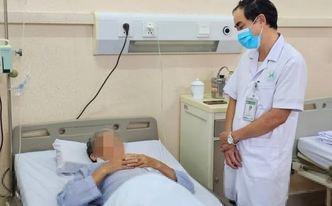 Suy thận cấp vì một sai lầm khi uống nước