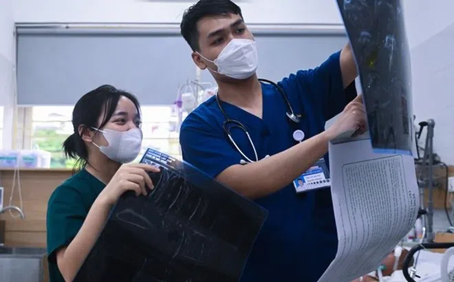 Từ 1/8, Bệnh viện Bạch Mai kéo dài thời gian khám đến 21h