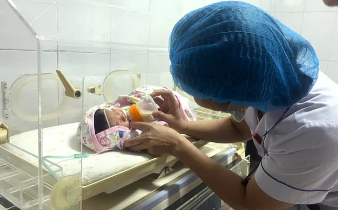 Cứu bé sơ sinh bị bỏ rơi trong túi nylon