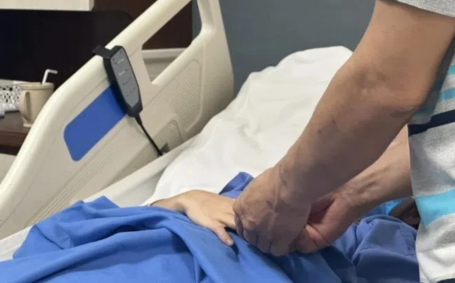 Nữ bác sĩ bị kính rơi vào người ở The Coffee House chuẩn bị ra viện