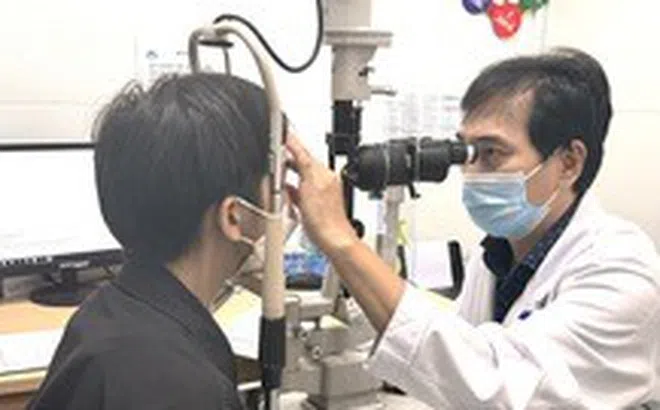 Cận thị đeo kính bất tiện, có nên đi phẫu thuật mắt xóa cận?