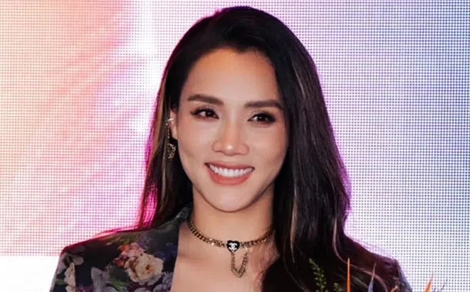 Trang Nhung tái xuất sàn diễn