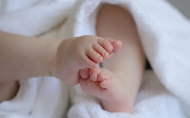 Bé sơ sinh bị nhiễm khuẩn và nhiều bệnh nặng khi vừa chào đời