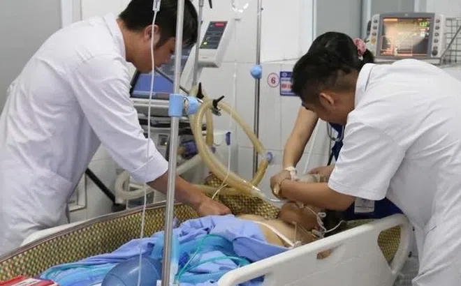 Cứu sống người phụ nữ bị vùi trong đất đá ở Yên Bái