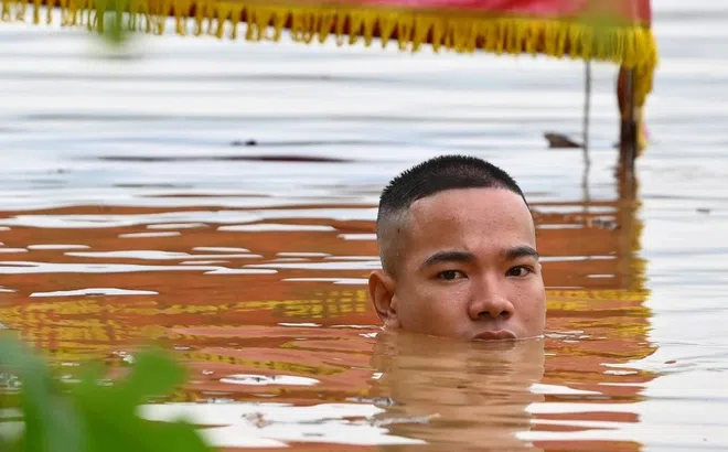 Cách xử lý nước ăn uống trong mùa lũ lụt