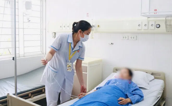 Nhập viện cấp cứu sau bữa cơm với thịt ba ba