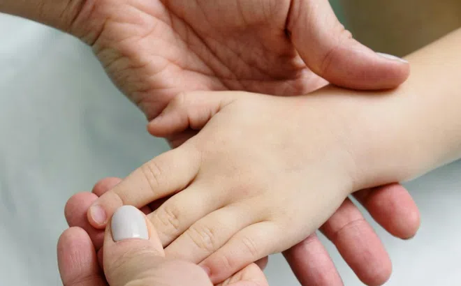 Những căn bệnh lan truyền qua cái chạm tay