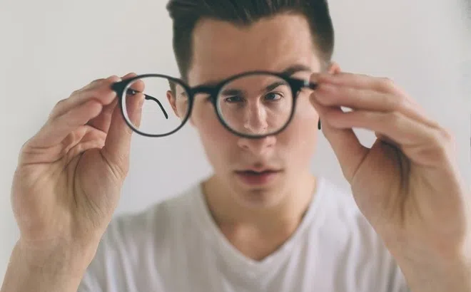 Dấu hiệu chứng tỏ bạn có nguy cơ cận thị