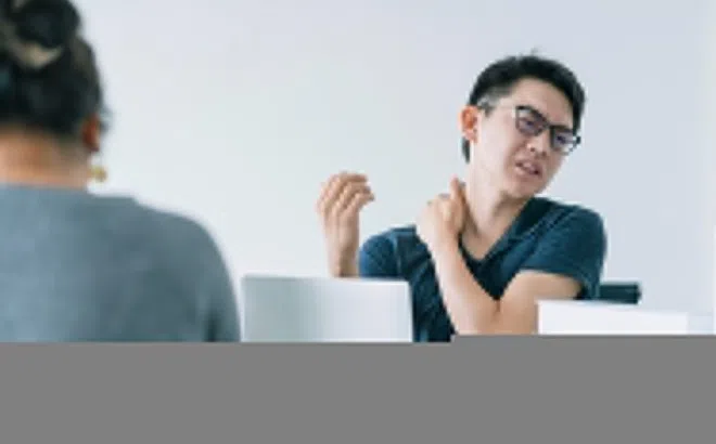 Cách giảm đau vai gáy cho dân văn phòng