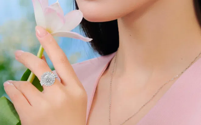 Ba trang sức họa tiết hoa tôn phong cách mùa đông