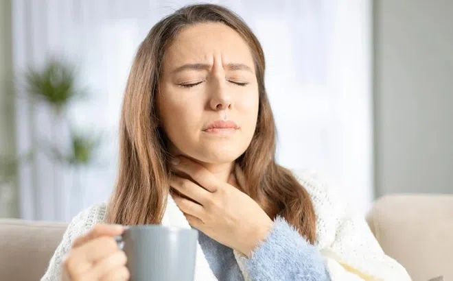 5 biện pháp trị đau họng khi trời chuyển lạnh