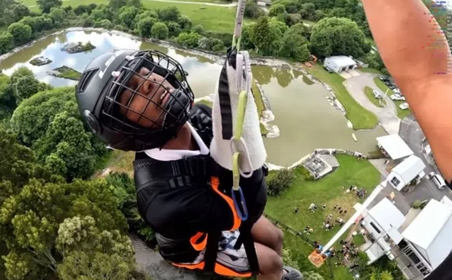 Thực hư vụ IShowSpeed rơi tự do, chấn thương nặng vì trò mạo hiểm