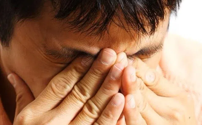 Người đàn ông có dấu hiệu đột quỵ nhẹ nhưng không nhận ra