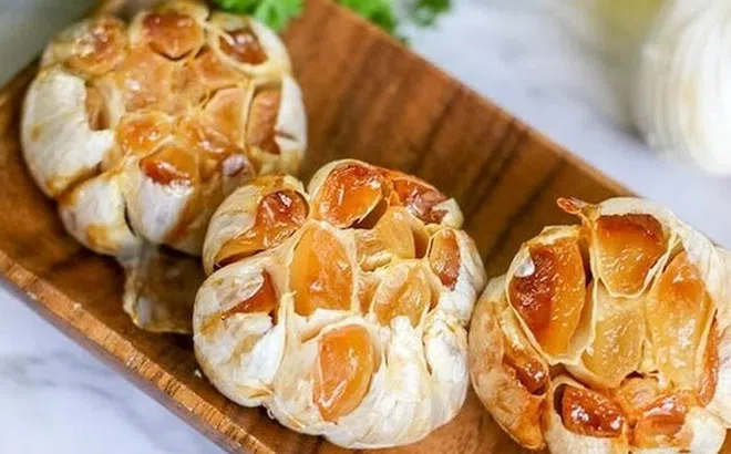 5 lợi ích của tỏi nướng trong mùa đông