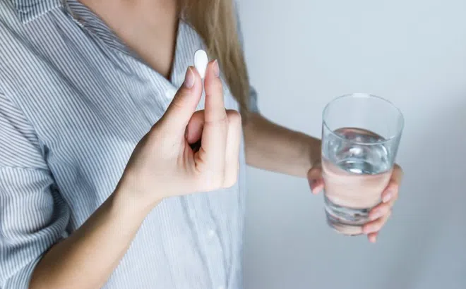 Người bệnh tim mạch, tiểu đường… nên uống thuốc vào giờ nào?