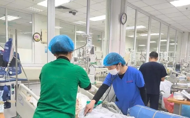 Thiếu nữ nguy kịch sau khi thoa thuốc trị mụn