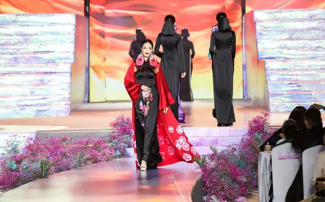 Lan Khuê, Ngọc Châu diễn áo dài lãnh Mỹ A