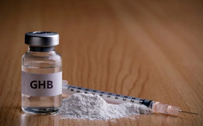 Cô gái trẻ hôn mê sau bữa tiệc đêm với 'nước biển' pha rượu