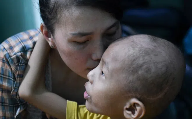 Muốn giúp trẻ bệnh nặng, hãy đến khoa ung bướu, ICU