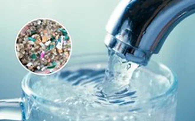 Cách để loại bỏ vi nhựa khỏi nước máy