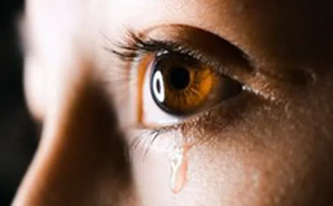 Bệnh bỗng dưng rơi lệ, có trị hết không?