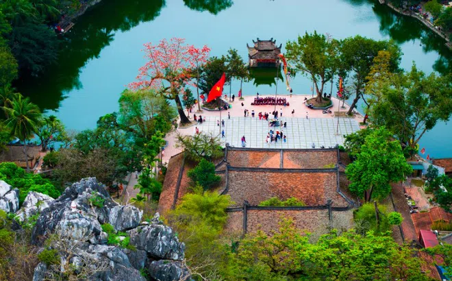 Làng quê Hà Nội mùa hoa gạo như tranh vẽ