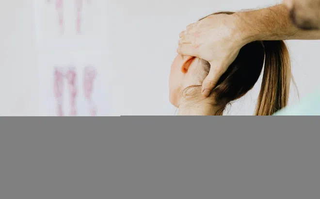Lý do người trẻ hay bị đau cổ vai gáy
