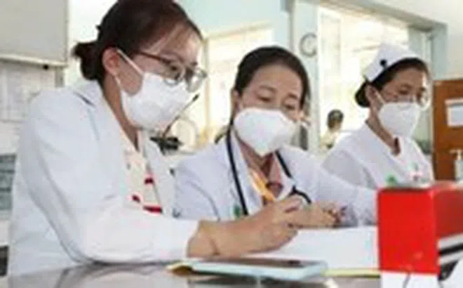 Bé trai 2 tuổi uống nhầm bột thông cống vì tưởng đồ ăn