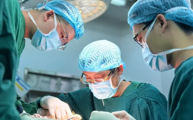 Cô gái 23 tuổi mắc ung thư ác tính
