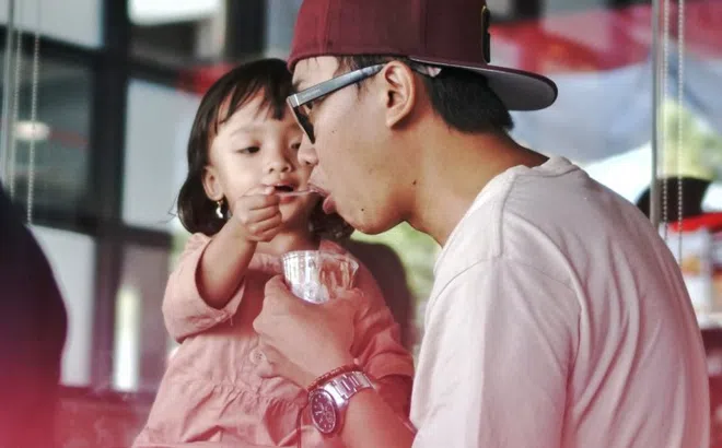 Trẻ ngộ độc, dấu hiệu nào cần đưa đi viện ngay?