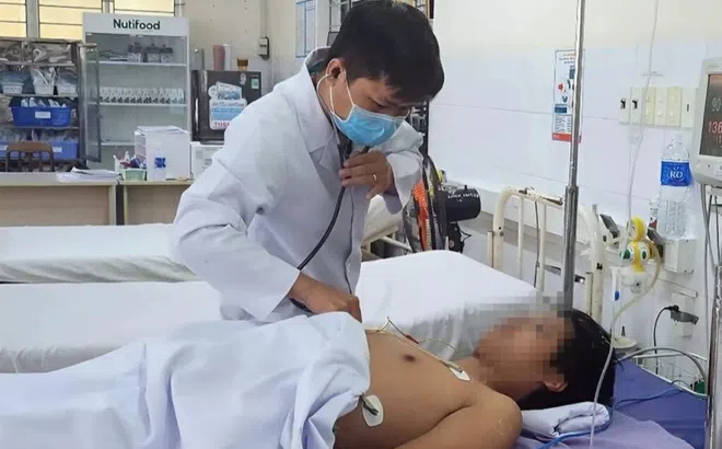 'Hồi sinh' nam thanh niên bị đạn bắn xuyên gan