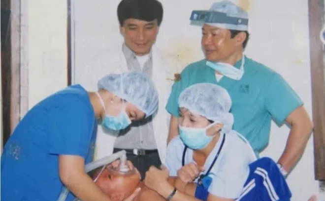 Bác sĩ mổ tách cặp song sinh Việt - Đức qua đời