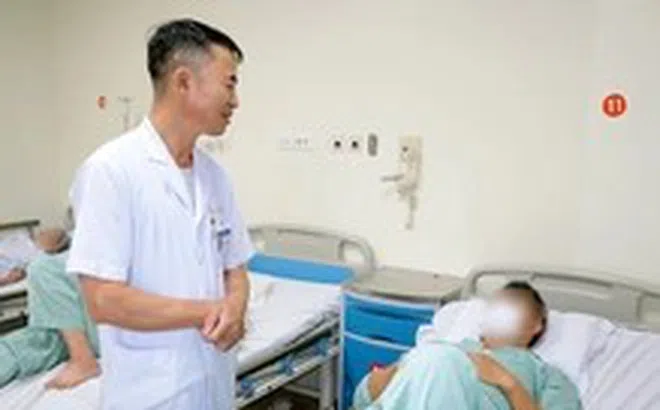 Nhập viện vì bị cánh quạt drone chém khi đang phun thuốc trừ sâu