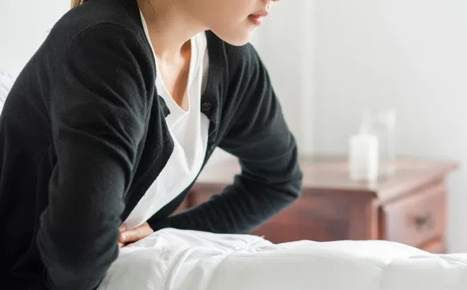 Nữ sinh 18 tuổi bị thận 'hóa đá' vì thói quen phổ biến