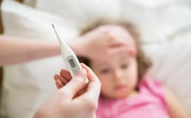Trẻ em sốt do mắc bệnh gì?
