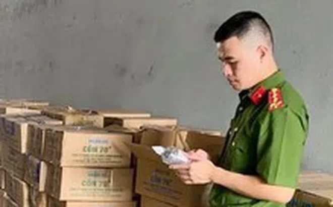 Phá đường dây sản xuất, buôn bán cồn y tế giả quy mô lớn