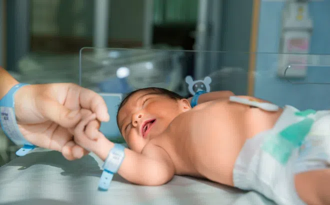 Bé trai nặng gần 6 kg chào đời ở Cà Mau