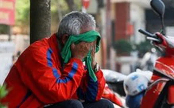 Nắng nóng, khí áp thấp làm nhiều người mệt mỏi, đau đầu